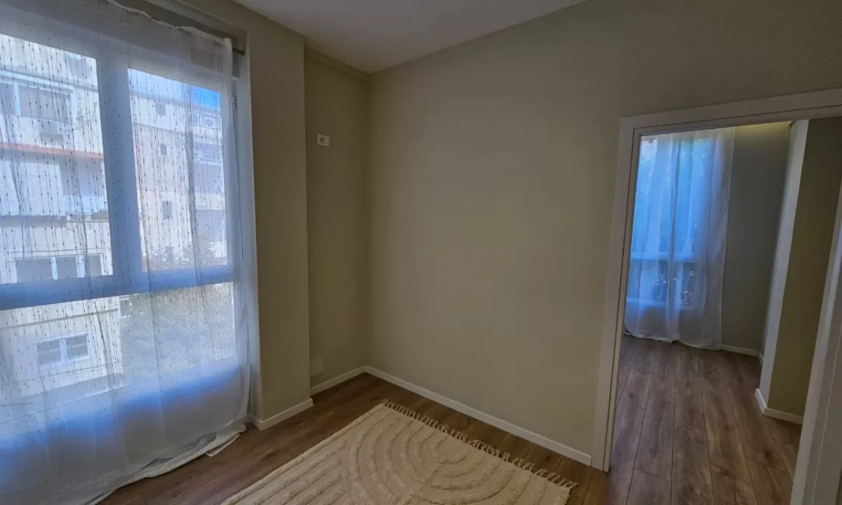 Shtepi ne shitje Apartament ne Tirane, 1+1, Mobilimi E mobiluar, Pagesa 122,000  Euro.