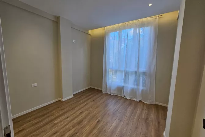 Shtepi ne shitje Apartament ne Tirane, 1+1, Mobilimi E mobiluar, Pagesa 122,000  Euro.