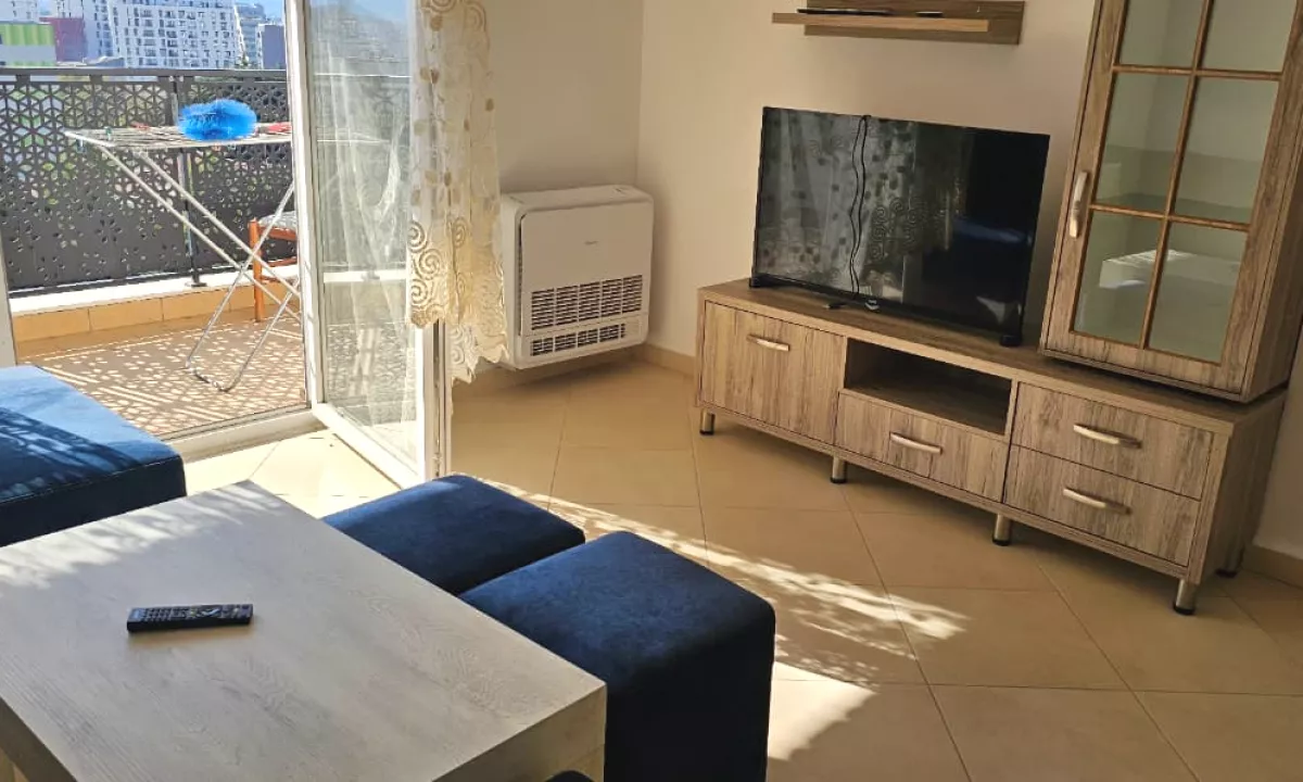 Shtepi me qera Apartament ne Tirane, 3+1, Mobilimi E mobiluar, Pagesa 750  Euro.