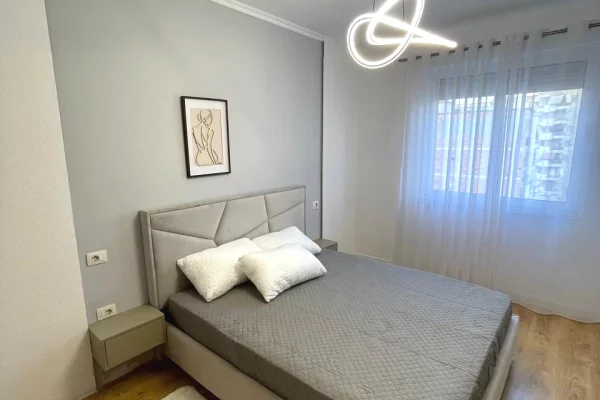Shtepi ne shitje Apartament ne Tirane, 1+1, Mobilimi E mobiluar, Pagesa 108,997  Euro.