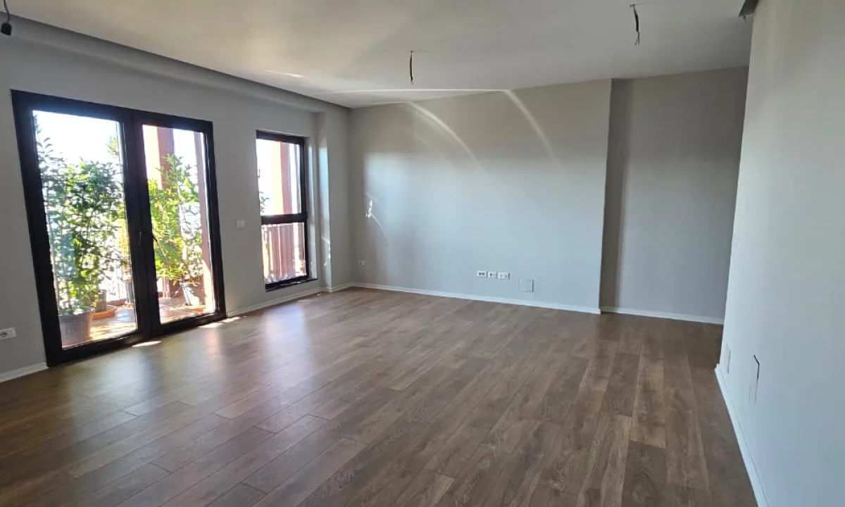 🏢 JEPET ME QIRA – AMBIENT ZYRE NE “GARDEN BUILDING” 🌿