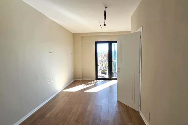 Business Property for Rent 3+1 in Tirana - 1,997 Euro