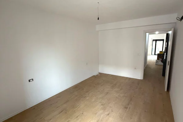 Shtepi ne shitje Apartament ne Tirane, 1+1, Mobilimi Bosh, pa mobiluar, Pagesa 147,349  Euro.