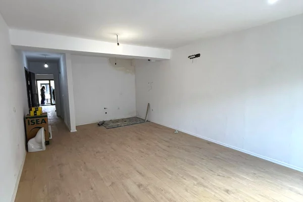 Shtepi ne shitje Apartament ne Tirane, 1+1, Mobilimi Bosh, pa mobiluar, Pagesa 147,349  Euro.