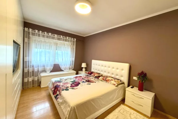 Shtepi me qera Apartament ne Tirane, 1+1, Mobilimi E mobiluar, Pagesa 597  Euro.