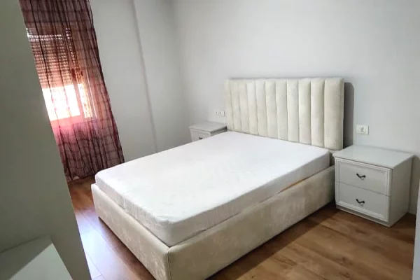 Shtepi me qera Apartament ne Tirane, 1+1, Mobilimi E mobiluar, Pagesa 447  Euro.