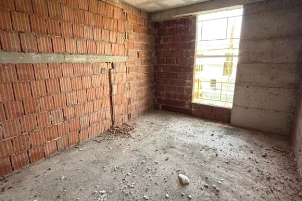 Shtepi ne shitje Apartament ne Tirane, 1+1, Mobilimi Bosh, pa mobiluar, Pagesa 94,977  Euro.