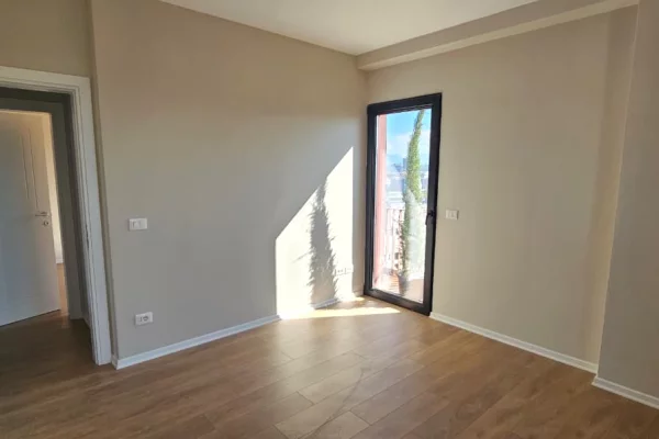 Business Property for Rent 3+1 in Tirana - 1,797 Euro