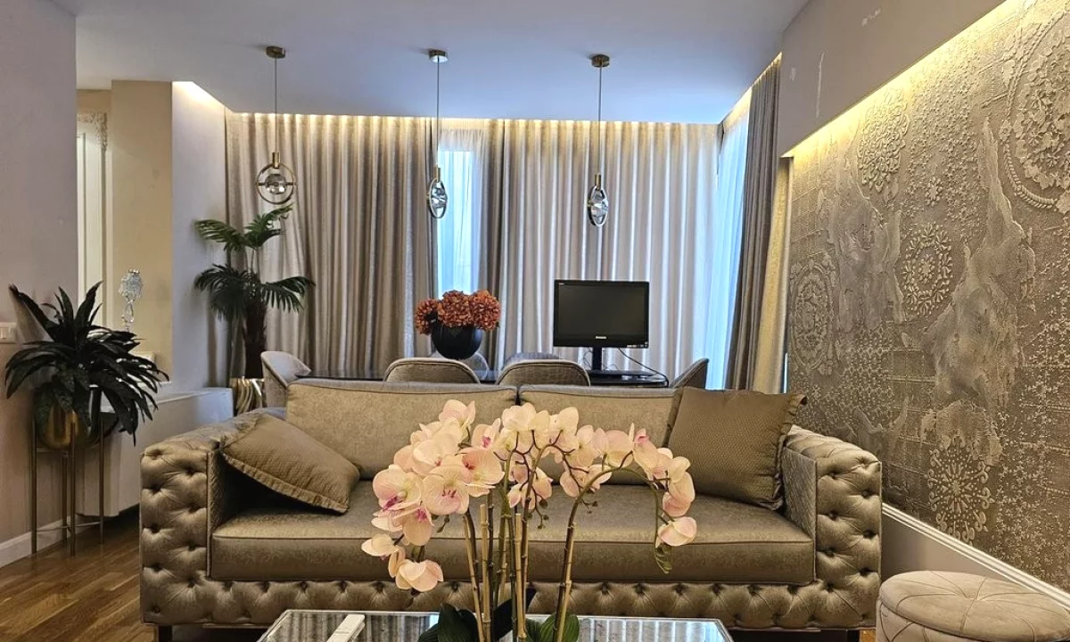 Shtepi ne shitje Apartament ne Tirane, 3+1, Mobilimi E mobiluar, Pagesa 389,997  Euro.