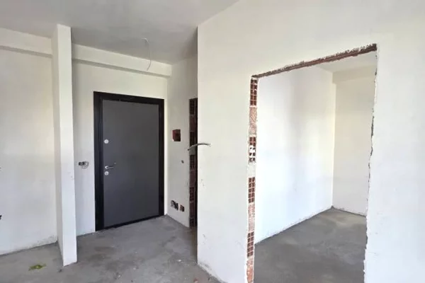 Shtepi ne shitje Apartament ne Tirane, 1+1, Mobilimi Bosh, pa mobiluar, Pagesa 102,997  Euro.