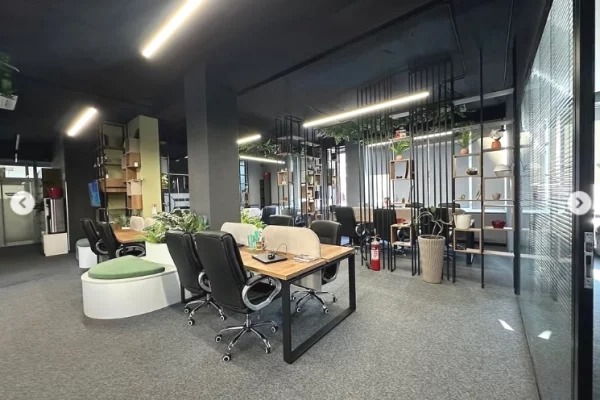 🏢 Shitet Zyrë LUKSOZE – Kompleksi Delijorgji, Tiranë