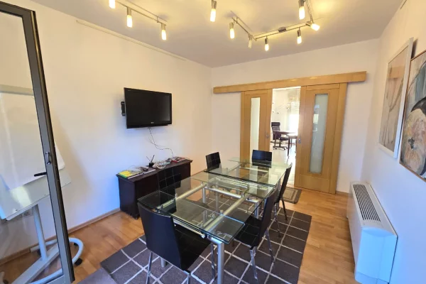 Business Property for Rent 3+1 in Tirana - 1,097 Euro