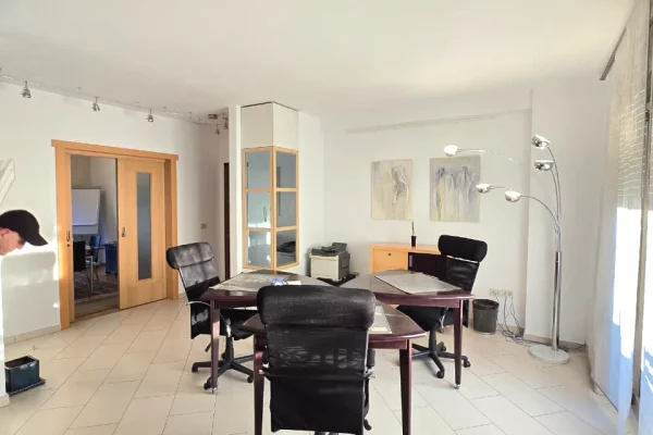 🏙 Zyre me Qira 3+1+2 Tualete – Qender, Tirane