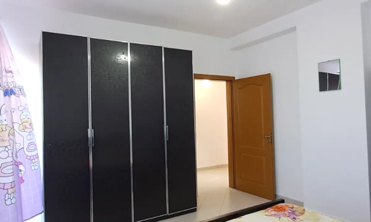 Shtepi ne shitje Apartament ne Tirane, 2+1, Mobilimi E mobiluar, Pagesa 84,700  Euro.