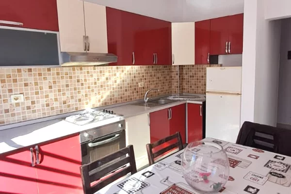 Shtepi ne shitje Apartament ne Tirane, 2+1, Mobilimi E mobiluar, Pagesa 84,700  Euro.