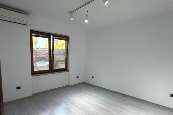 Business Property for Rent 3+1 in Tirana - 727 Euro