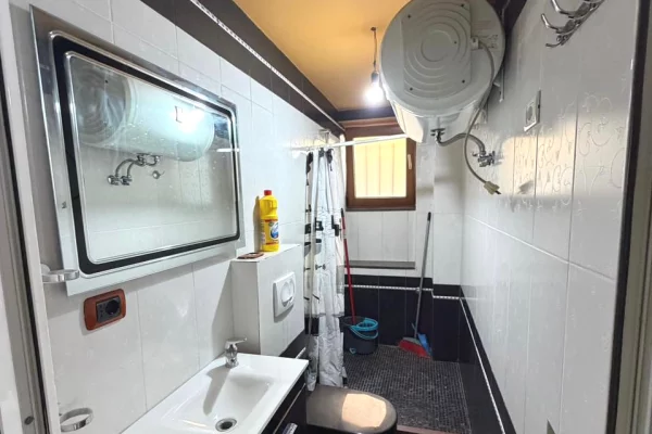 🏢 Ambient Biznesi per Qira – Rruga e Durresit, Buze Rruge 📍