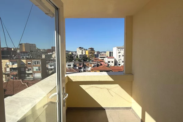 Shtepi ne shitje Apartament ne Tirane, 1+1, Mobilimi Bosh, pa mobiluar, Pagesa 164,997  Euro.