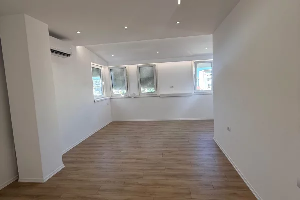 Shtepi ne shitje Apartament ne Tirane, 1+1, Mobilimi Bosh, pa mobiluar, Pagesa 164,997  Euro.