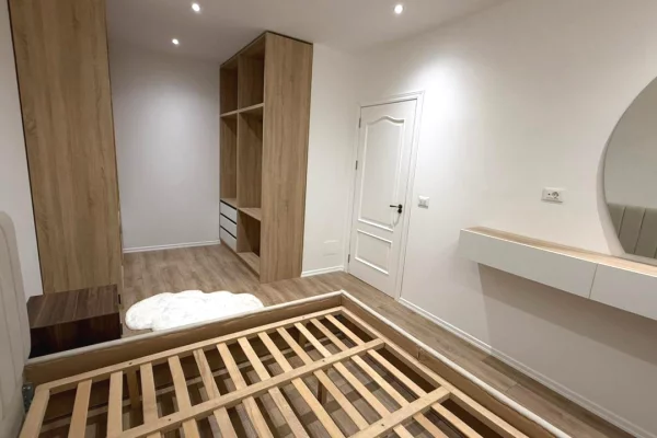 Shtepi ne shitje Apartament ne Tirane, 1+1, Mobilimi E mobiluar, Pagesa 174,997  Euro.