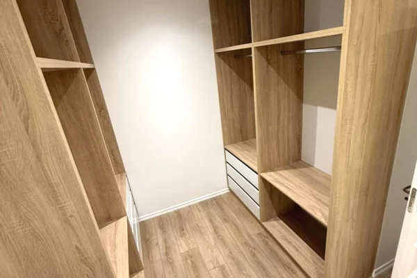 Shtepi ne shitje Apartament ne Tirane, 1+1, Mobilimi E mobiluar, Pagesa 174,997  Euro.