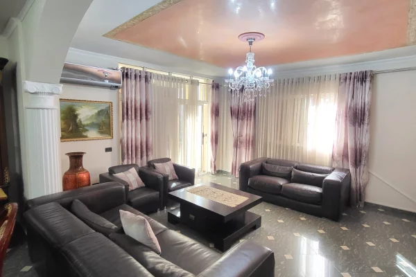 Shtepi me qera Apartament ne Tirane, 3+1, Mobilimi E mobiluar, Pagesa 700  Euro.