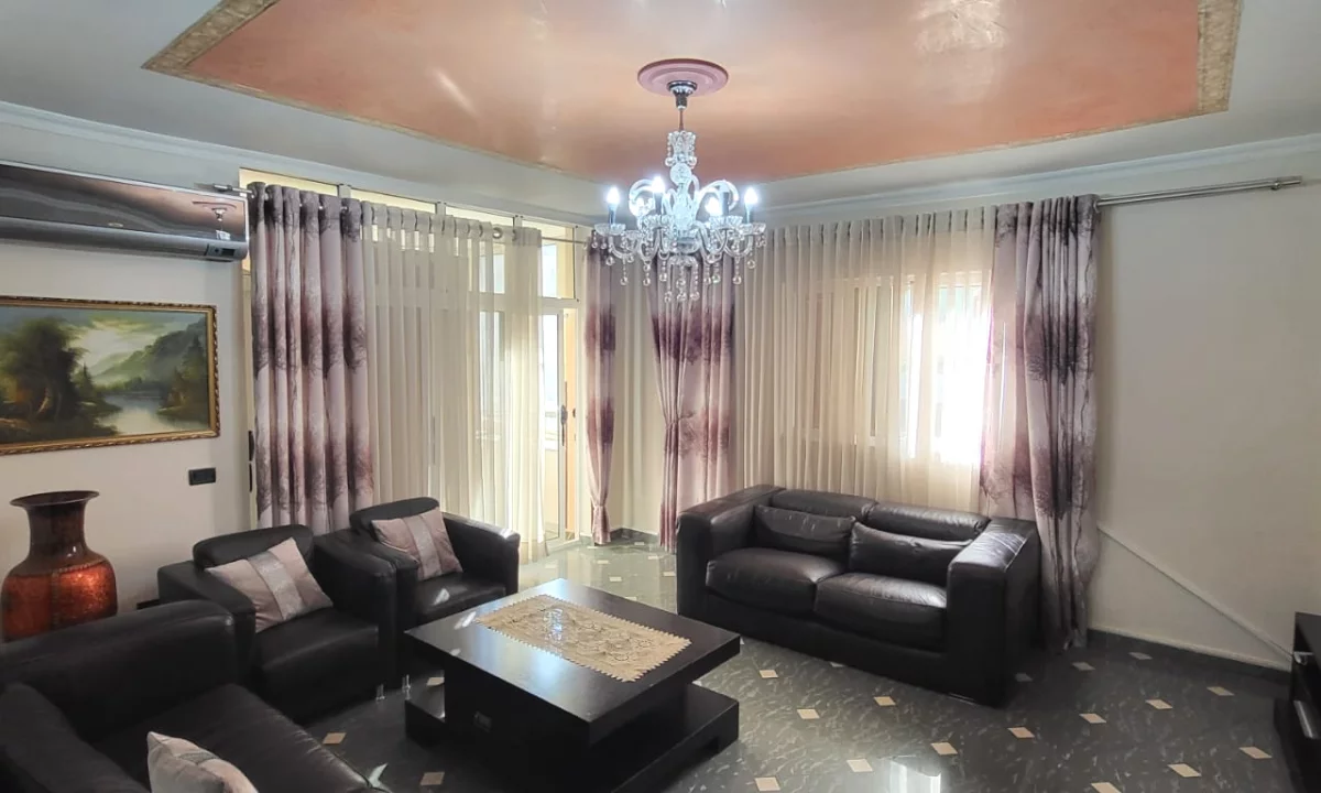 Shtepi me qera Apartament ne Tirane, 3+1, Mobilimi E mobiluar, Pagesa 700  Euro.