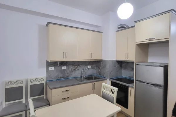 Shtepi me qera Apartament ne Tirane, 2+1, Mobilimi E mobiluar, Pagesa 500  Euro.