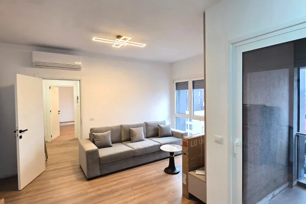 📌 Apartament 1+1 me Qira + Post Parkimi – Pranë Shkollës së Kuqe