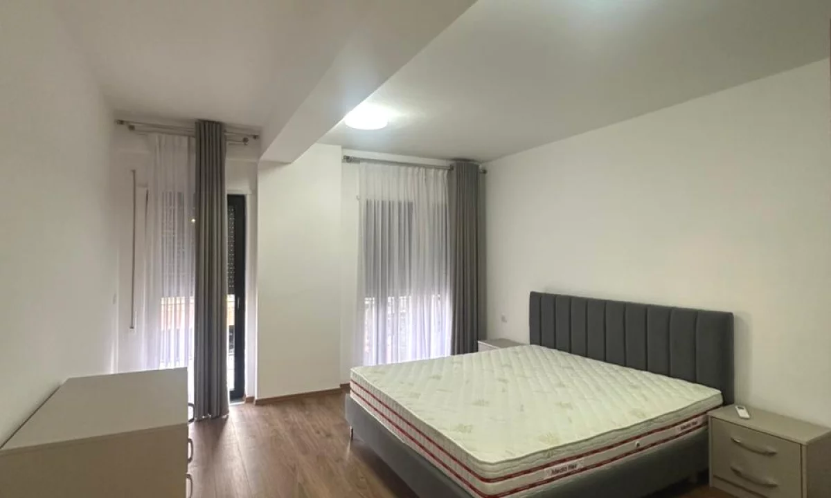 Shtepi me qera Apartament ne Tirane, 1+1, Mobilimi E mobiluar, Pagesa 697  Euro.