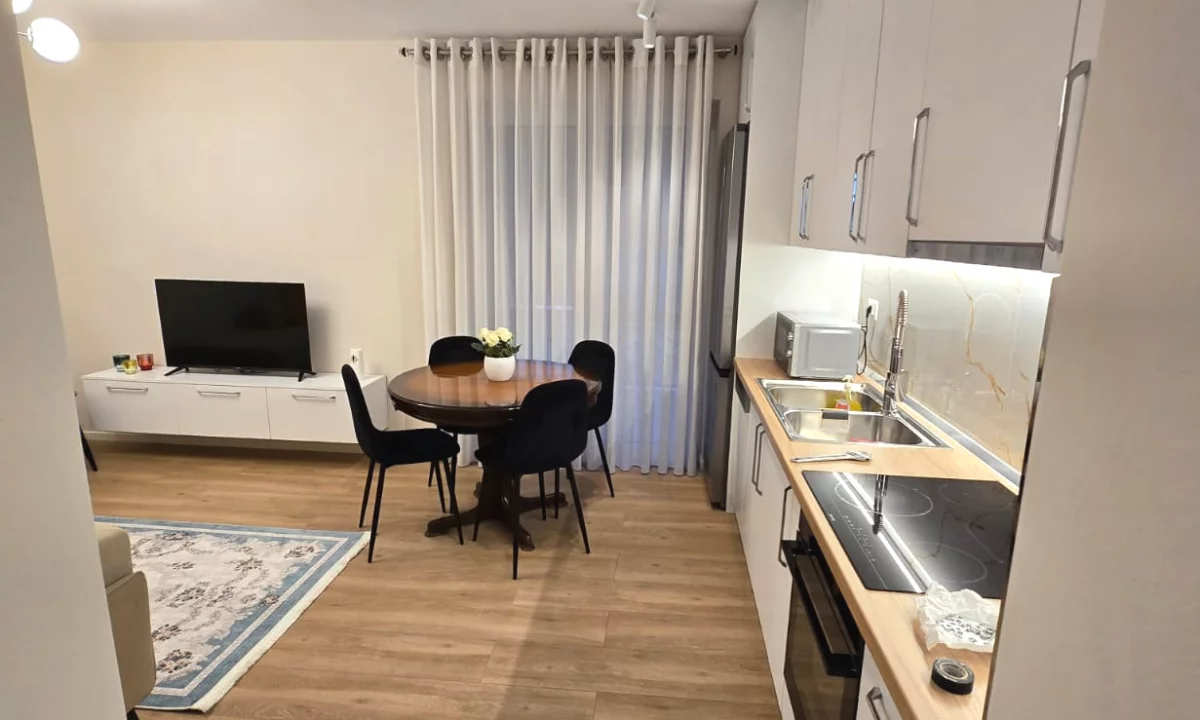 Shtepi me qera Apartament ne Tirane, 2+1, Mobilimi E mobiluar, Pagesa 817  Euro.