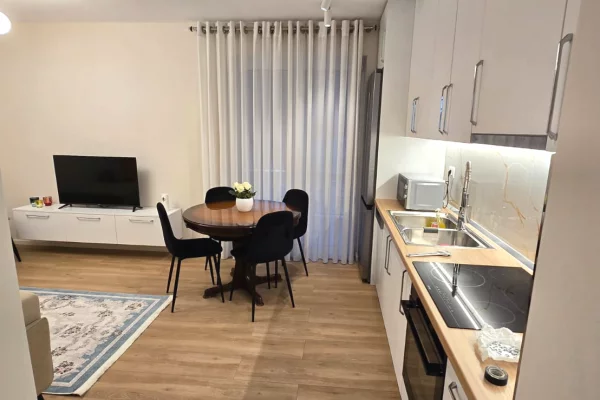 Shtepi me qera 2+1 ne Tirane - 817 Euro