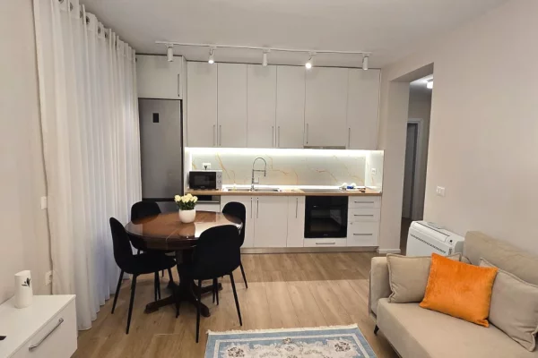 Shtepi me qera Apartament ne Tirane, 2+1, Mobilimi E mobiluar, Pagesa 817  Euro.