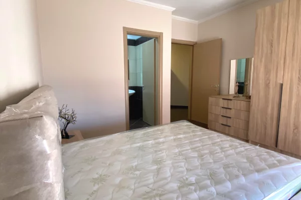 Shtepi me qera Apartament ne Tirane, 2+1, Mobilimi E mobiluar, Pagesa 497  Euro.