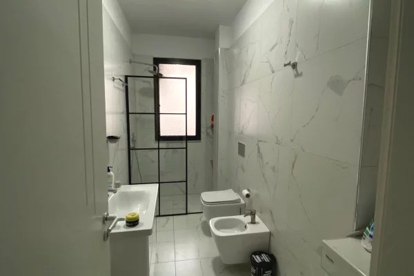 Shtepi ne shitje Apartament ne Tirane, 2+1, Mobilimi E mobiluar, Pagesa 140,897  Euro.