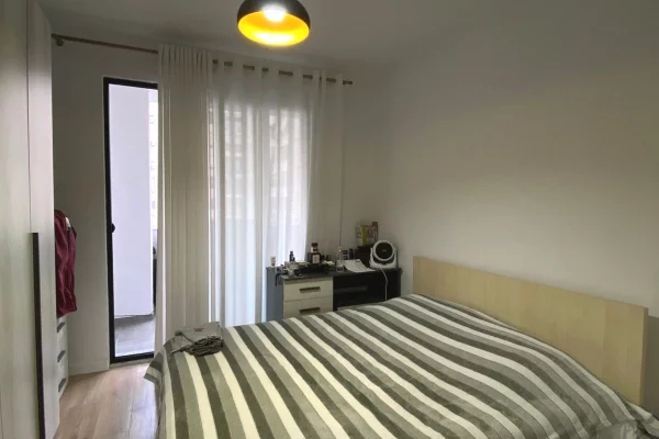 Shtepi ne shitje Apartament ne Tirane, 2+1, Mobilimi E mobiluar, Pagesa 140,897  Euro.