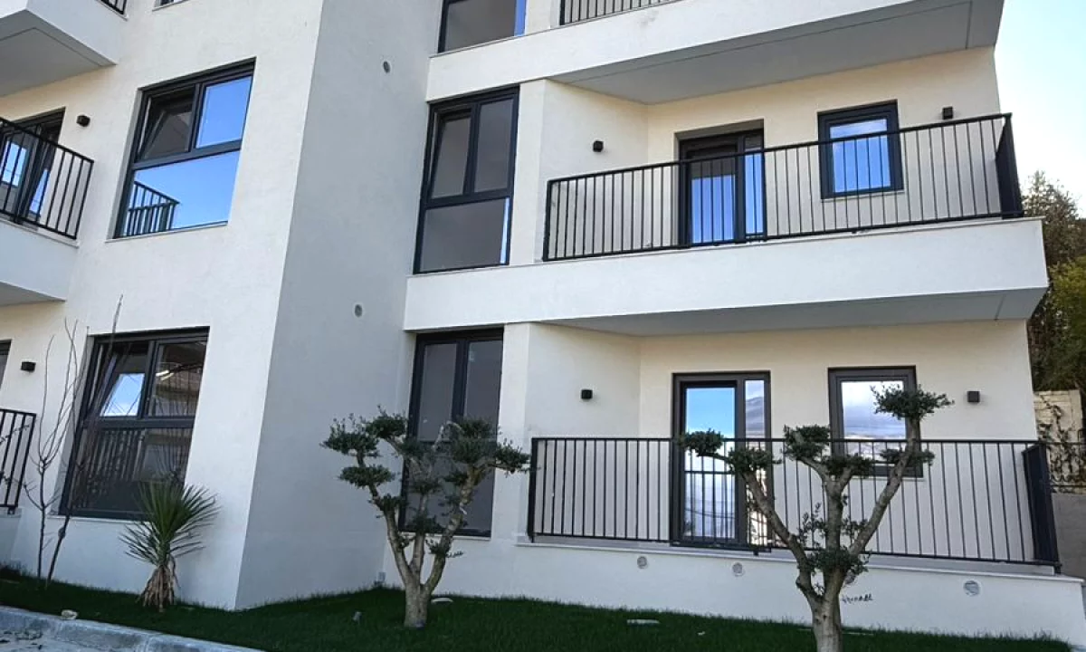 Shtepi ne shitje Apartament ne Tirane, 1+1, Mobilimi Bosh, pa mobiluar, Pagesa 91,400  Euro.