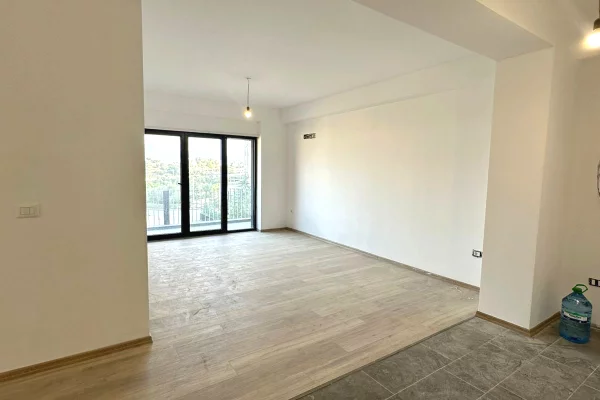 Shtepi ne shitje Apartament ne Tirane, 2+1, Mobilimi Bosh, pa mobiluar, Pagesa 182,997  Euro.