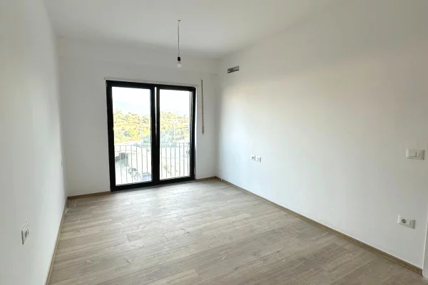 Shtepi ne shitje Apartament ne Tirane, 2+1, Mobilimi Bosh, pa mobiluar, Pagesa 182,997  Euro.