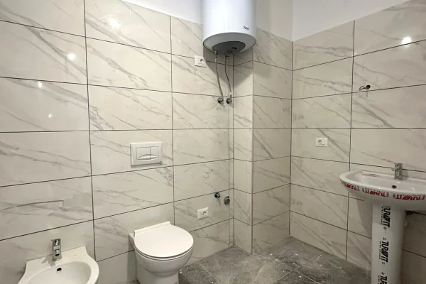 Shtepi ne shitje Apartament ne Tirane, 2+1, Mobilimi Bosh, pa mobiluar, Pagesa 182,997  Euro.