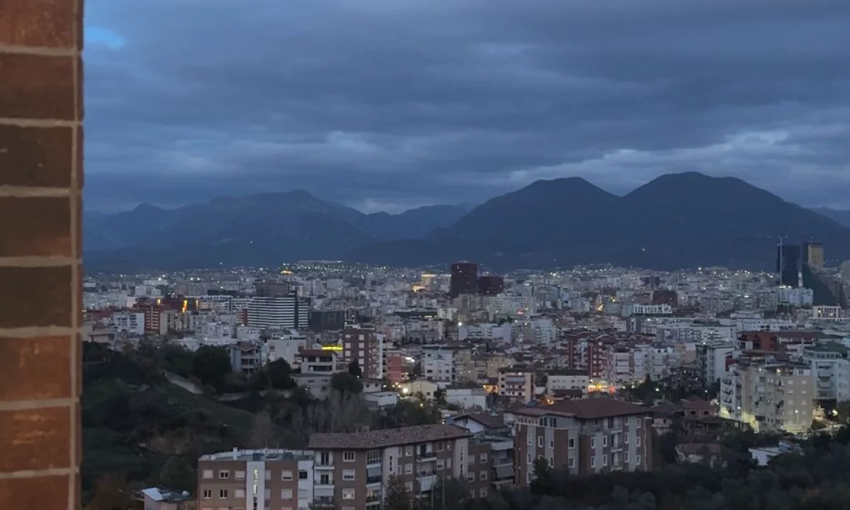 Shtepi ne shitje Apartament ne Tirane, 2+1, Mobilimi Bosh, pa mobiluar, Pagesa 182,997  Euro.