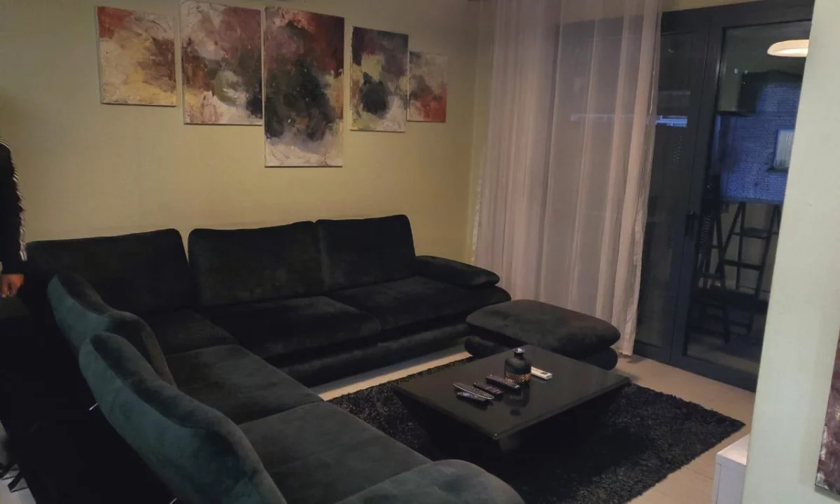 Shtepi me qera Apartament ne Tirane, 2+1, Mobilimi E mobiluar, Pagesa 897  Euro.