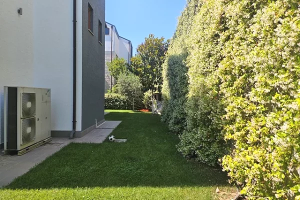 Shtepi me qera 4+1 ne Tirane - 2,497 Euro