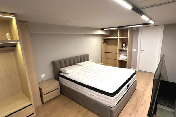 Shtepi ne shitje Apartament ne Tirane, 1+1, Mobilimi E mobiluar, Pagesa 118,997  Euro.