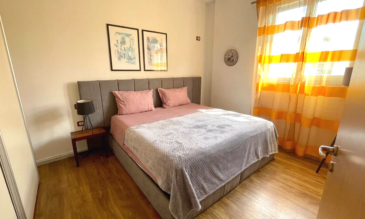 Shtepi me qera Apartament ne Tirane, 1+1, Mobilimi E mobiluar, Pagesa 647  Euro.