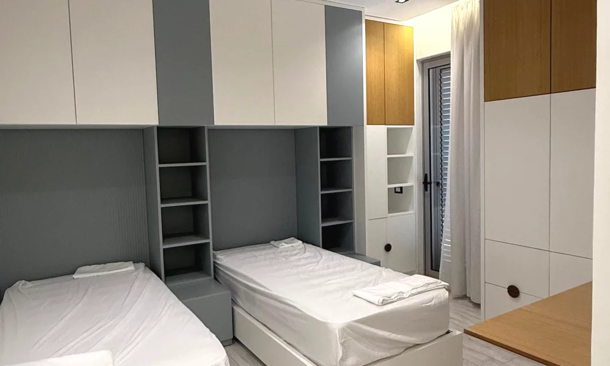 Shtepi me qera Apartament ne Tirane, 3+1, Mobilimi E mobiluar, Pagesa 1,347  Euro.