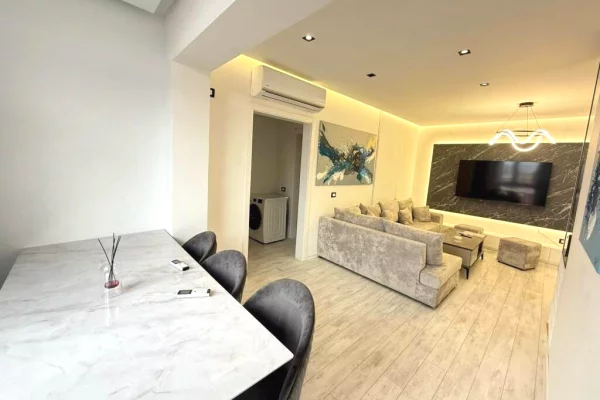 Shtepi me qera Apartament ne Tirane, 3+1, Mobilimi E mobiluar, Pagesa 1,347  Euro.