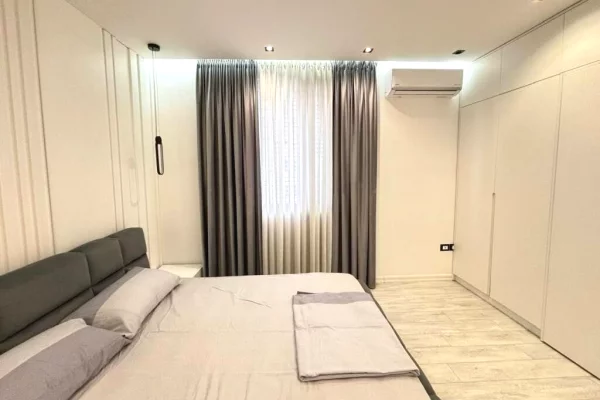 Shtepi me qera Apartament ne Tirane, 3+1, Mobilimi E mobiluar, Pagesa 1,347  Euro.