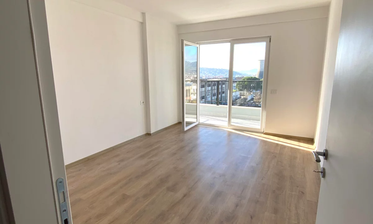 Shtepi me qera Apartament ne Tirane, 1+1, Mobilimi E mobiluar, Pagesa 297  Euro.