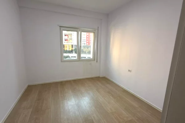 Shtepi me qera Apartament ne Tirane, 2+1, Mobilimi Bosh, pa mobiluar, Pagesa 850  Euro.